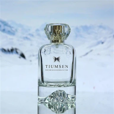 Парфюм с квадратна бутилка